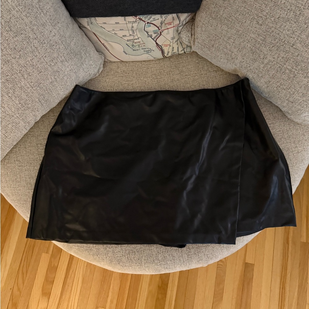 Abercrombie vegan leather wrap front mini skort XXL